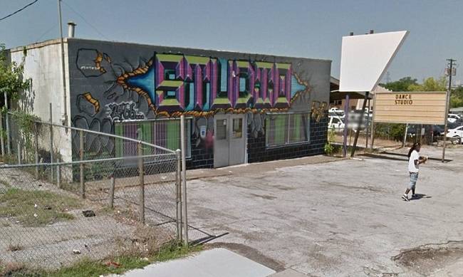 Σύνηθες φαινόμενο στις ΗΠΑ: Τουλάχιστον δύο νεκροί από ανταλλαγή πυροβολισμών σε σχολή χορού στο Τέξας