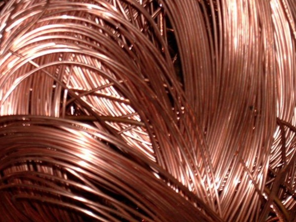 Χαλκιδική: Προσπάθησαν να κλέψουν καλώδια τραβώντας τα με φορτηγό