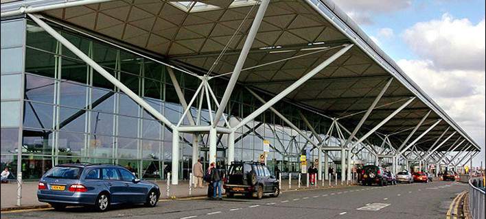 Λάθος συναγερμός σκόρπισε τον τρόμο στο αεροδρόμιο του Στάνσεντ στη Βρετανία (upd)