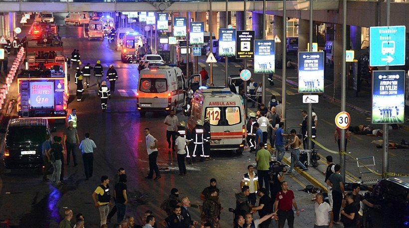 Αναπάντητα ερωτήματα για τα μέτρα ασφαλείας στο Ατατούρκ μετά τη πολύνεκρη επίθεση