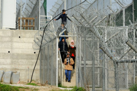 Χίος: Δωδεκάχρονα προσφυγόπουλα διέρρηξαν φορτηγάκι (vid)