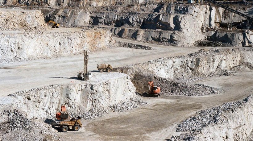 Απείλησαν τον διευθυντή Ανάπτυξης της Λιβαδειάς για να υπογράψει άδεια λατομείων