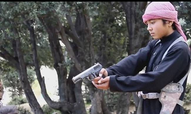 Νέο βίντεο φρίκης των ισλαμιστών: Βάζουν μικρά παιδιά να εκτελούν ομήρους (vid)