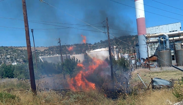 Λέσβος: Πυρκαγιά απείλησε τις δεξαμενές καυσίμων της ΔΕΗ (φωτό, vid)
