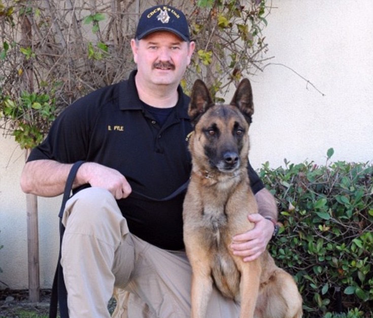 Ειδικά εκπαιδευμένος σκύλος μυρίζει για iPhone στις φυλακές [φωτό & βίντεο]