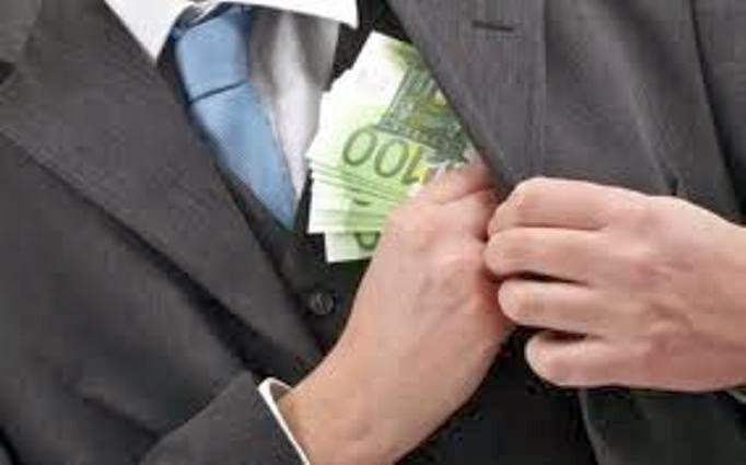 Κατηγορίες για «μαγειρέματα» φορολογικού ελέγχου σε τρεις εφοριακούς