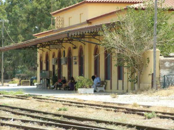 Κλοπή 15 τόνων σιδηροδρομικού υλικού από τον παλαιό σιδηροδρομικό σταθμό του Αιγίου