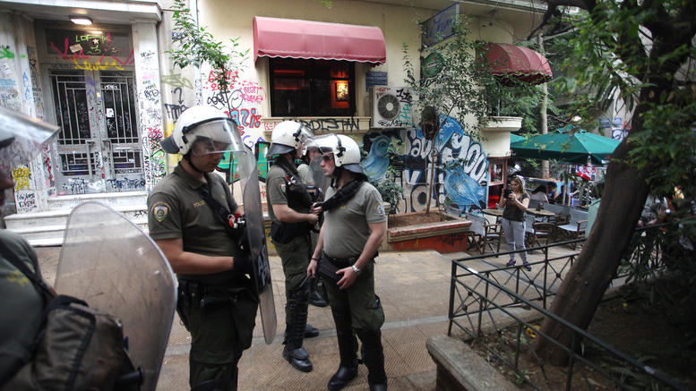 Ετσι λειτουργούσε η «μαφία» των ναρκωτικών στα Εξάρχεια- Το «καυτό» σημειωματάριο με ονόματα τακτικών πελατών της (φωτό)