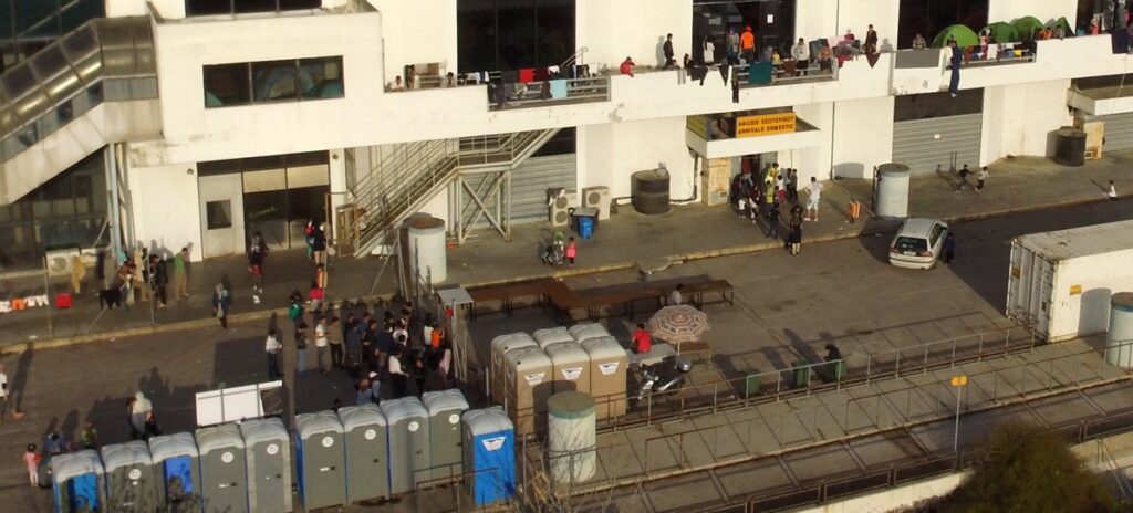 ΈΚΤΑΚΤΟ: Άγρια επεισόδια  με ένα νεκρό στον καταυλισμό αλλοδαπών του Ελληνικού