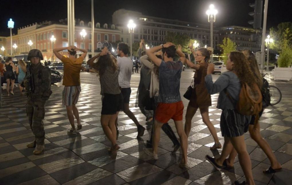 Υπουργείο Εξωτερικών: “Δεν υπάρχουν πληροφορίες για Έλληνες μεταξύ των θυμάτων στη Νίκαια”