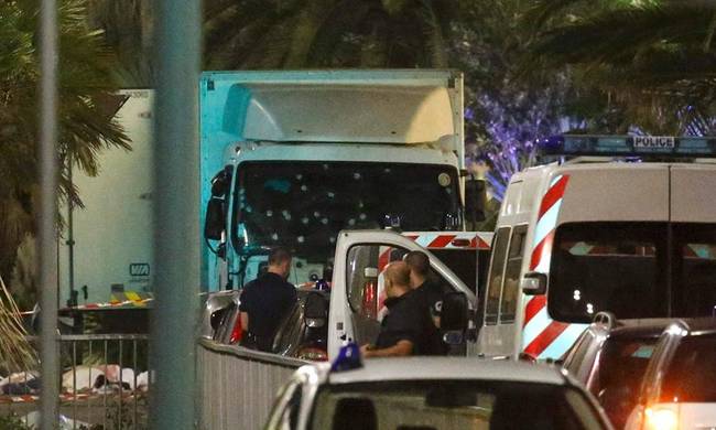 Έκτακτη σύσκεψη υπό τον Ολάντ μετά το μακελειό στη Νίκαια