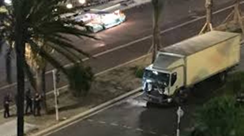 Nέα μαρτυρία: «Το κεφάλι του οδηγού της νταλίκας κρεμόταν έξω από το παράθυρο»