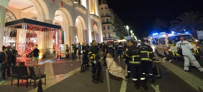 Φρικτές μαρτυρίες από τη Νίκαια: Γονείς πέταγαν τα παιδιά τους πάνω από φράχτες για να σωθούν!