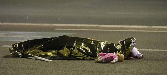 Η φωτογραφία στη Νίκαια που ανατριχιάζει -Νεκρό κορίτσι με την κούκλα του… (φωτό)