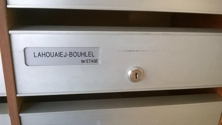 Η έφοδος των αστυνομικών στο σπίτι του μακελάρη της Νίκαιας- Το έκαναν φύλλο και φτερό  (φωτό)