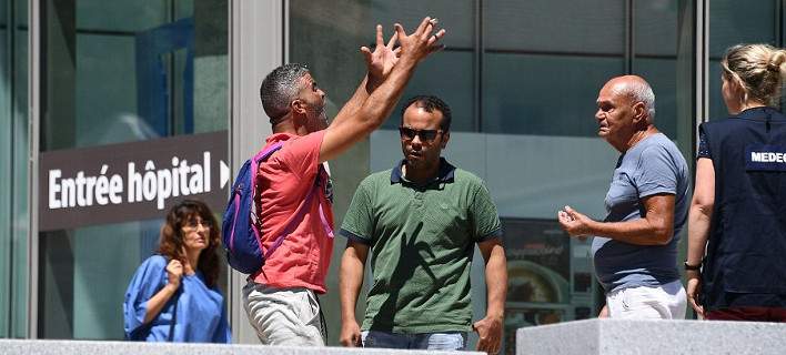 Νίκαια: Η «μαύρη» στιγμή που ο πατέρας μαθαίνει ότι ο γιος του και η γυναίκα του υπέκυψαν στα τραύματά τους [φωτό & βίντεο]