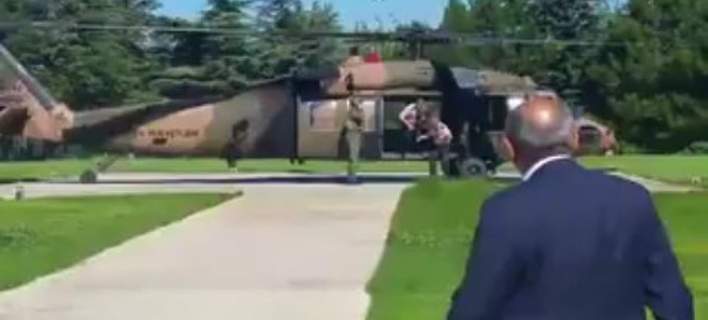 Η στιγμή που ο Τούρκος αρχηγός των ενόπλων δυνάμεων προσγειώνεται σε ασφαλές έδαφος (vid)