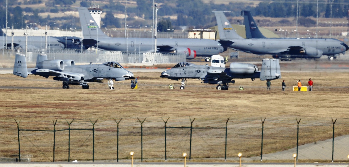 Τα στρατεύματα του Ρ.Τ.Ερντογάν πολιορκούν πραξικοπηματίες και Αμερικανούς στη βάση του Ιντσιρλίκ -Πληροφορίες για πυροβολισμούς (upd)