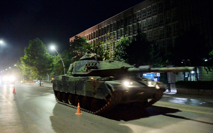 Ο Ερντογάν προχωρά σε εκκαθαρίσεις στο στράτευμα: Καρατομήθηκαν πέντε στρατηγοί και 29 συνταγματάρχες – Συλλήψεις 754 στρατιωτικών