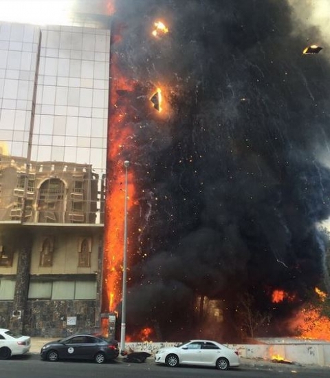 Νέο βίντεο από τη μεγάλη πυρκαγιά σε ξενοδοχείο στη Μέκκα