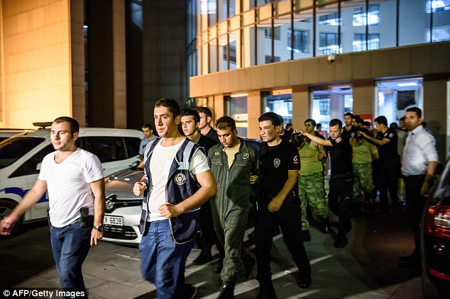 Εκπρόσωπος Ερντογάν: «Εάν αυτό δεν ήταν πραξικόπημα τότε τι είναι;»