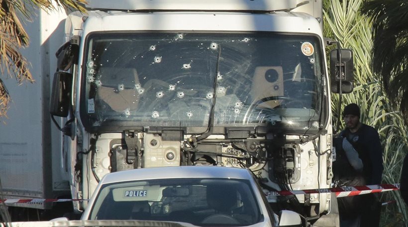 Μόνο 1 στους 10 Γάλλους φοβάται μετά τις τρομοκρατικές επιθέσεις, σύμφωνα με δημοσκόπηση