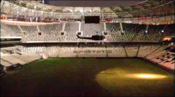 Νέο βίντεο από την απόπειρα πραξικοπήματος: Τουρκικό στρατιωτικό ελικόπτερο προσγειώνεται στο γήπεδο της Μπεσίκτας