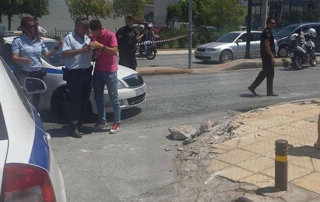 Τραυματισμός δημοτικής αστυνομικού από ‘κόντρες’ στην Αργυρούπολη