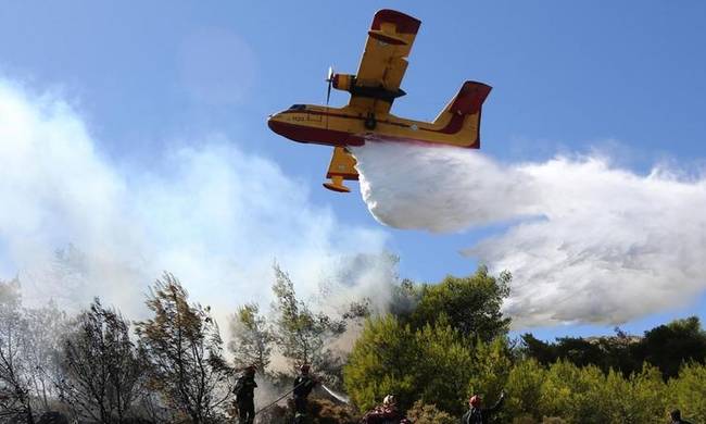 Υπό έλεγχο οι πυρκαγιές σε Κέρκυρα, Κεφαλονιά, φωτιές σε Θήβα και Τζιά