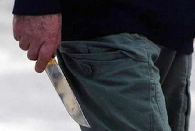 Άρτα: Σύλληψη 51χρονου που έδειρε θαμώνα και μαχαίρωσε τον ιδιοκτήτη καφενείου