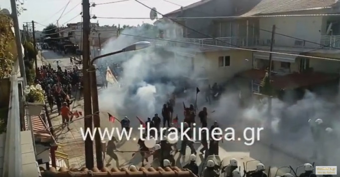 Συμπλοκές και χημικά στην πορεία του «No border Camp» στις Καστανιές Έβρου (vid)