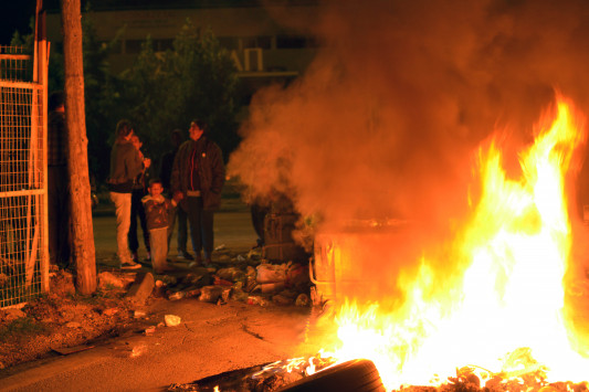 Σε εξέλιξη φωτιά σε καταυλισμό ρομά στον Ρηγανόκαμπο