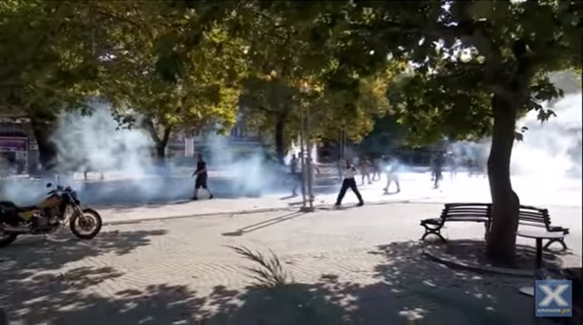 Κομοτηνή: Επεισόδια ξέσπασαν μεταξύ ΜΑΤ και εθνικιστών (vid)