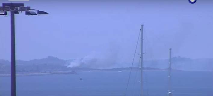 Φωτιά στη Γλυφάδα, κοντά στα «Αστέρια» -Απομακρύνθηκαν παιδιά από το ΠΙΚΠΑ (φωτό)