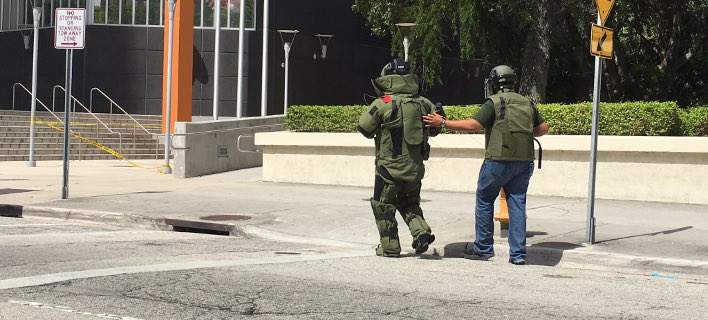 Μαϊάμι: Εκκενώθηκαν τα κεντρικά της αστυνομίας λόγω ύποπτου πακέτου – Έγινε ελεγχόμενη έκρηξη (vid)