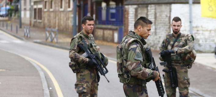 Νορμανδία – Μαρτυρία καλόγριας: «Ανάγκασαν τον ιερέα να πέσει στα γόνατα όπως κάνει το ISIS»