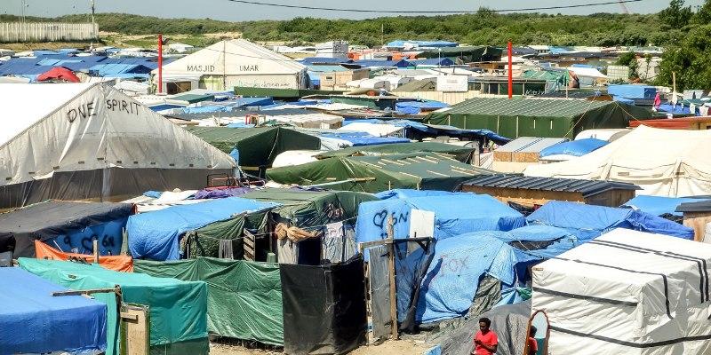 Ένας νεκρός και 6 τραυματίες σε συμπλοκή μεταναστών στο Καλαί