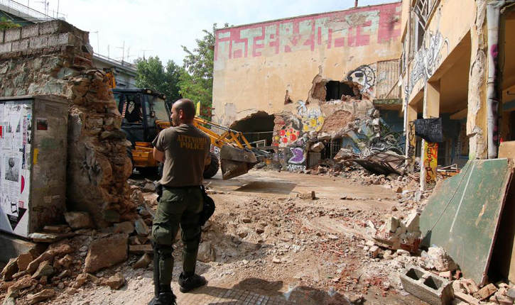 Συγκέντρωση διαμαρτυρίας στα Προπύλαια κατά των εκκενώσεων των κτιρίων της Θεσσαλονίκης