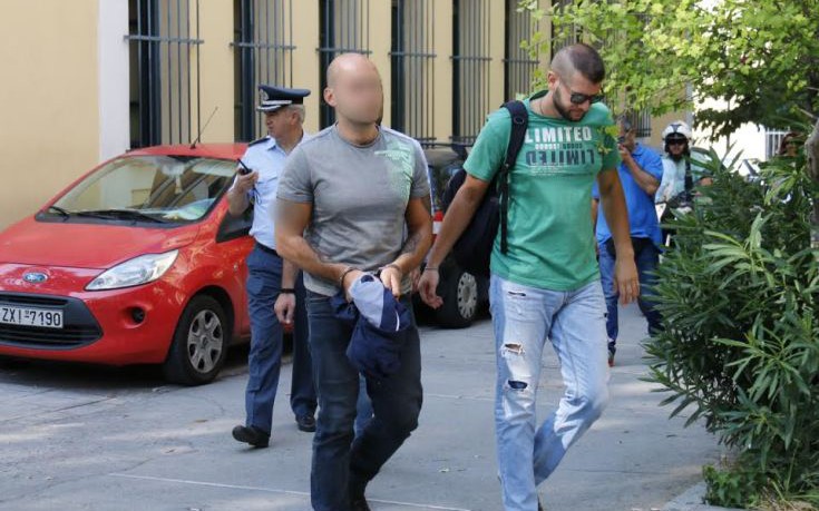 Στον εισαγγελέα αρχηγικό μέλος του Ρουβίκωνα που συνελήφθη για την επίθεση στη τουρκική πρεσβεία