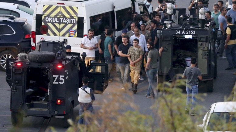 Τουρκία: Τουλάχιστον 18.000 άνθρωποι υπό κράτηση – Ακυρώθηκαν σχεδόν 50.000 διαβατήρια