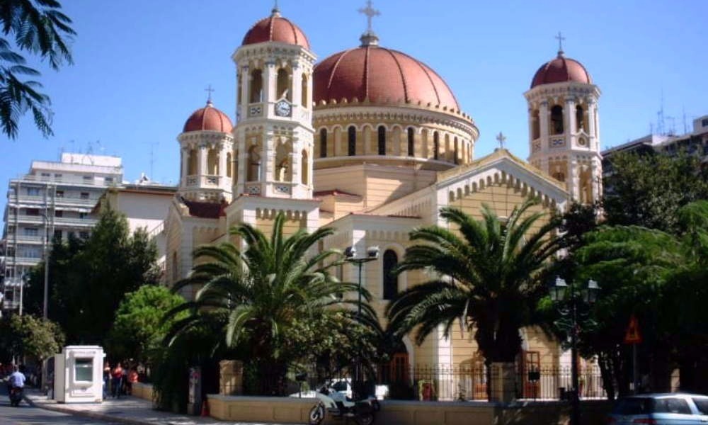 Αναρχικοί εισέβαλαν στη Μητρόπολη Θεσσαλονίκης την ώρα της λειτουργίας- Πάνω από 20 προσαγωγές (φωτό)