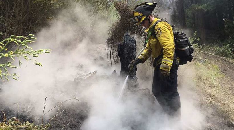 Συνεχίζεται για 10η ημέρα η μάχη με τις φλόγες στην Καλιφόρνια – Εκατοντάδες κάτοικοι έχουν εγκαταλείψει τα σπίτια τους