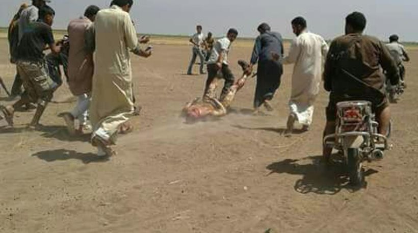 Εικόνες φρίκης: Οι ισλαμιστές δεν σέβονται ούτε τις σορούς των Ρώσων στρατιωτικών (εικόνες, βίντεο)