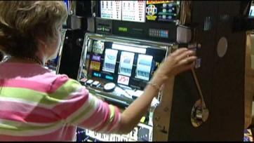 Παραλίγο να χάσει το αυτί της παίζοντας φρουτάκια σε καζίνο