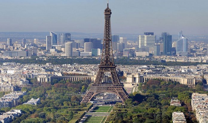 Εκκενώθηκε ο Πύργος του Άιφελ λόγω απειλής για βόμβα (φωτό,vid)