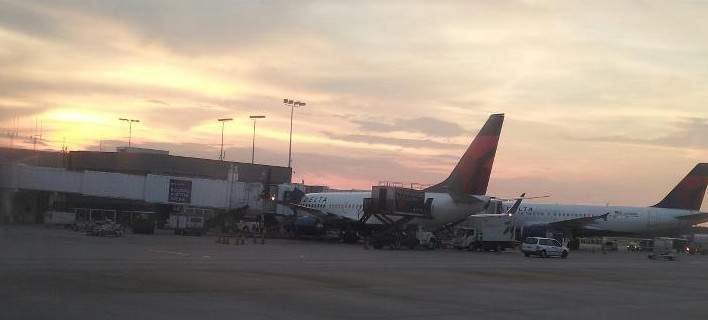 Στον αέρα ξανά τα αεροπλάνα της Delta Air Lines – Λύθηκε το πρόβλημα στο σύστημα πληροφορικής