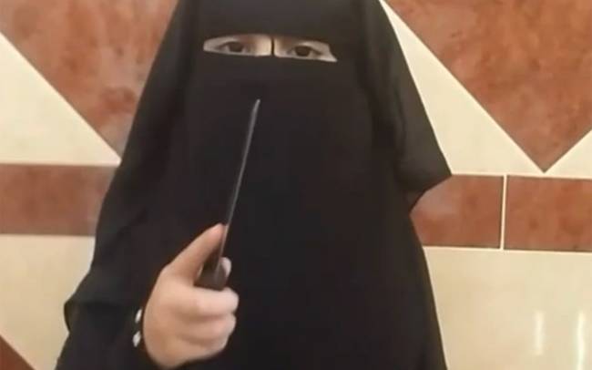 Φρίκη! Κοριτσάκι-δήμιος πρωταγωνιστεί σε νέο βίντεο του ISIS