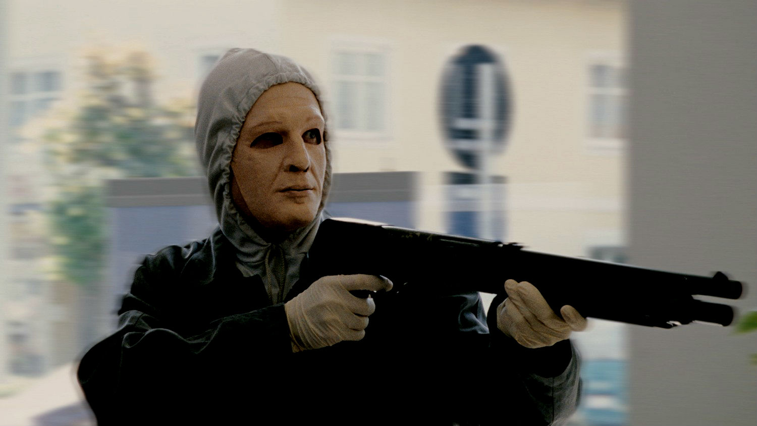 Ληστεία με μάσκες πολιτικών προσώπων σε τράπεζα στους Αμπελόκηπους! – Τέσσερα άτομα λήστευαν την τράπεζα επί δύο ώρες!