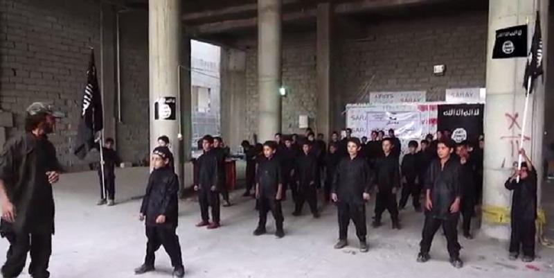 Έτσι εκπαιδεύει ο ISIS παιδιά ως μελλοντικούς τρομοκράτες στην Ευρώπη (βίντεο)