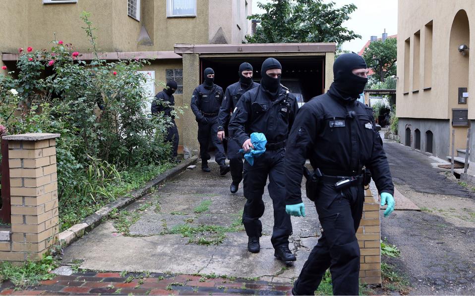 Γερμανία: Υψηλός ο κίνδυνος τρομοκρατικής επίθεσης – Πληροφορίες ότι «ομάδες κρούσης» του ISIS εισήλθαν στη χώρα με τους πρόσφυγες